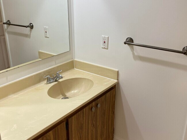 Building Photo - 3626 Whitehall Dr