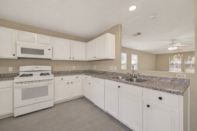 Building Photo - 17250 Cricketbriar Ct