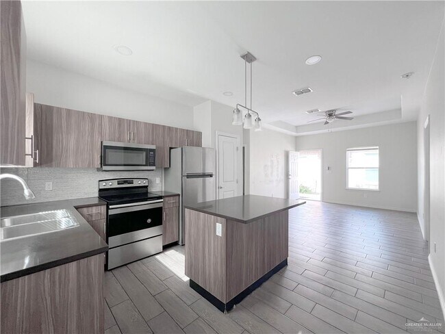 Building Photo - 1609 W Cortlandt St