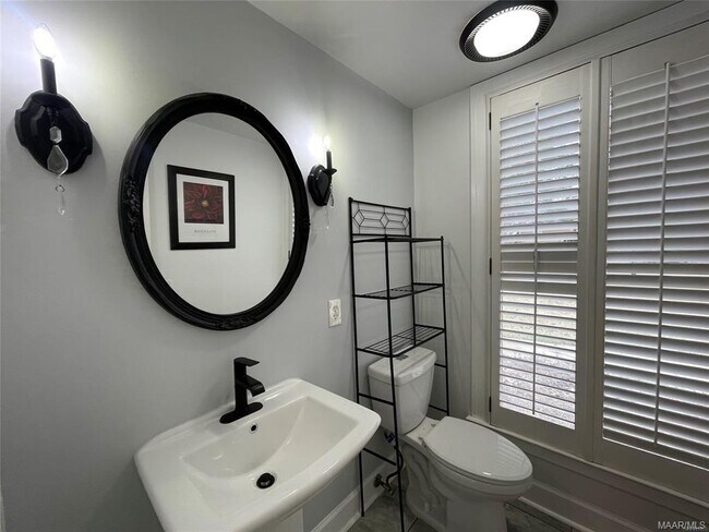 Building Photo - 8342 Longneedle Dr