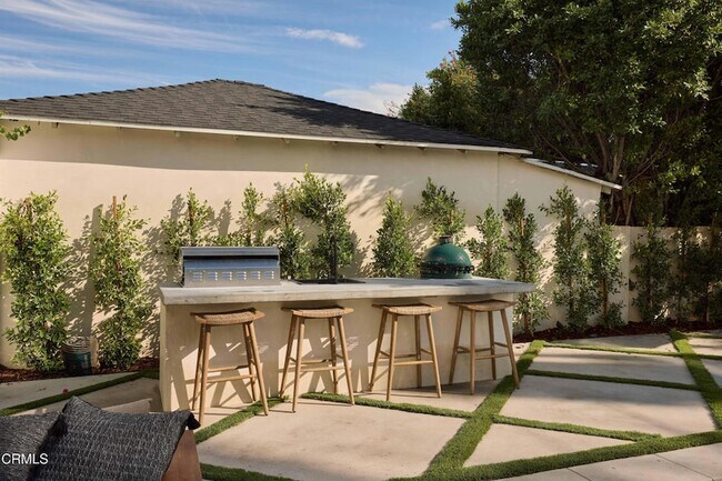 Building Photo - 11638 Kling St