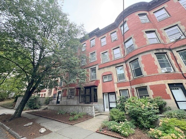 Building Photo - 15 University Rd