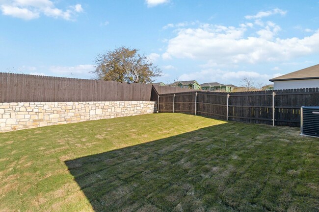 Building Photo - Luxury Duplex in Buda TX!