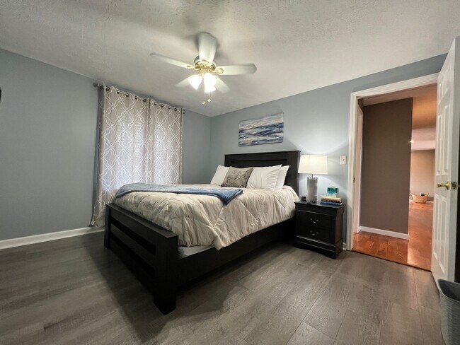 Building Photo - Private Pool, Firepit, BBQ - A FUN place to RELAX. Fully furnished and fully stocked.