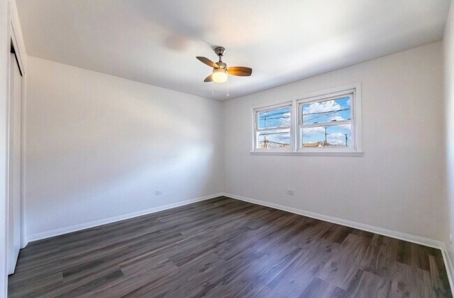 Building Photo - 6419 S Oak Park Ave