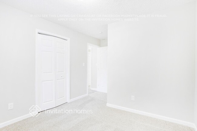 Building Photo - 3260 Redona Dr