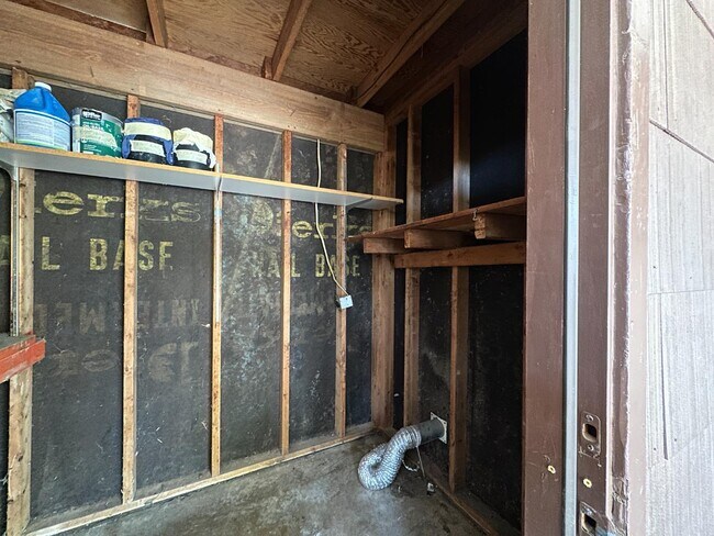 Building Photo - 5127 Village Green