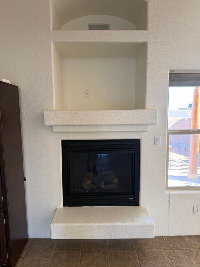 Building Photo - 3-Bedroom House!