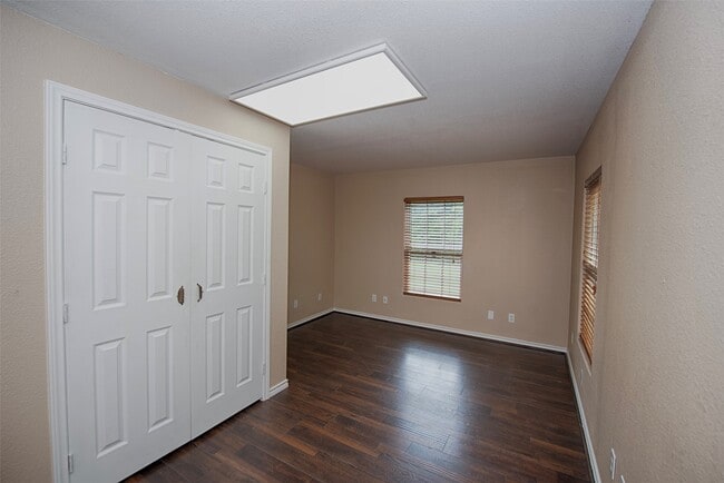 Building Photo - 715 Grand Ave