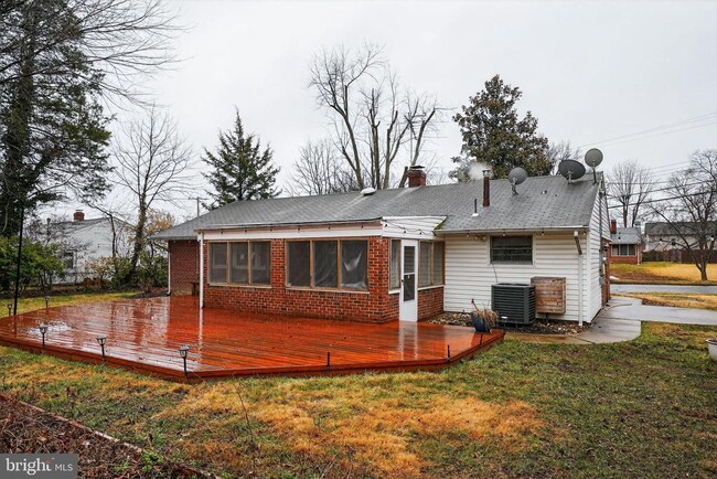 Building Photo - 5219 Montgomery St