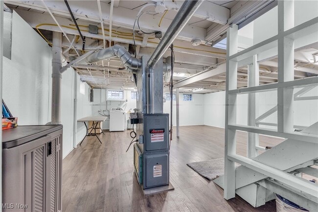 Building Photo - 19205 Pasnow Ave