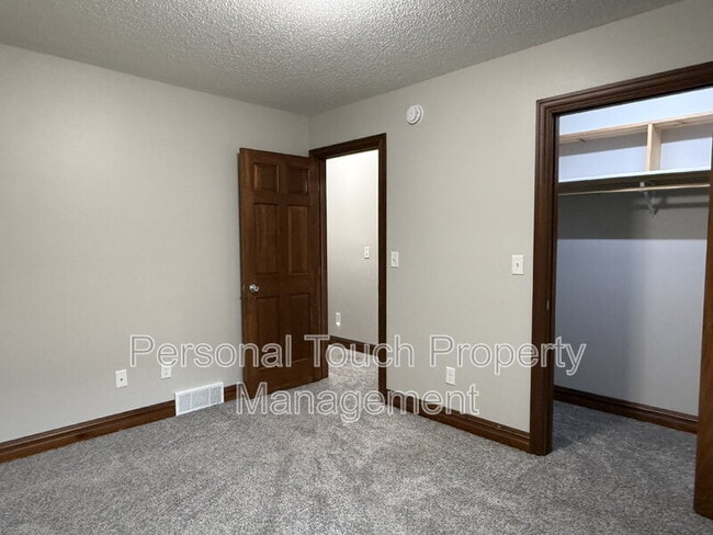 Building Photo - 3677 Polk St S