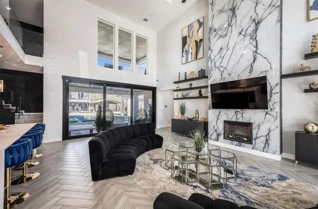 Building Photo - 13 Rd 660