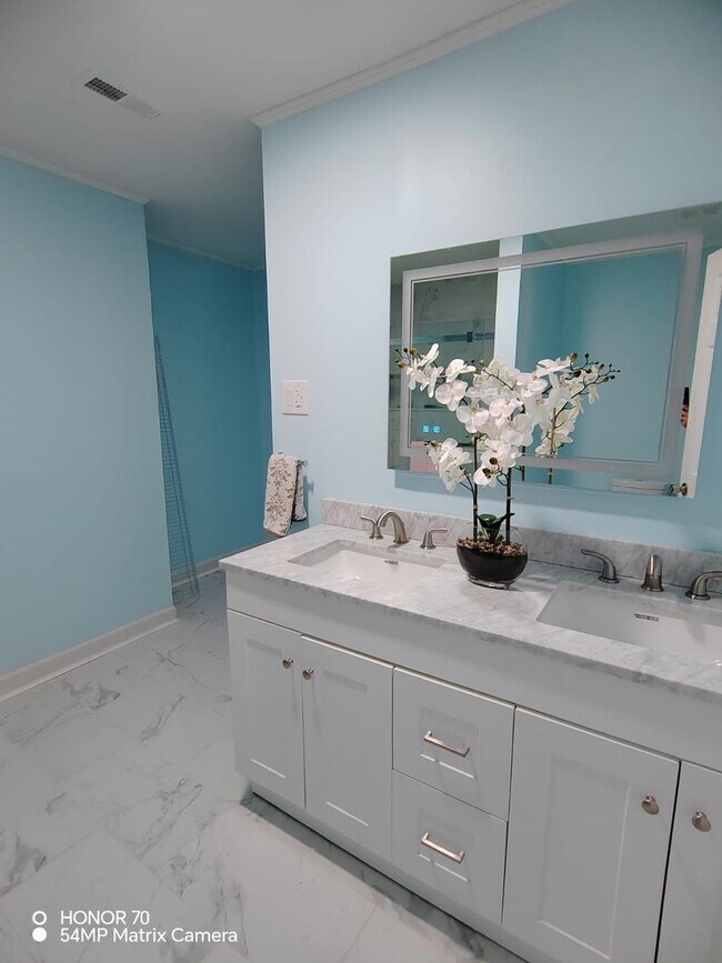 Building Photo - Charming 4-Bedroom Home for Rent – Peaceful & Nature-Filled Setting