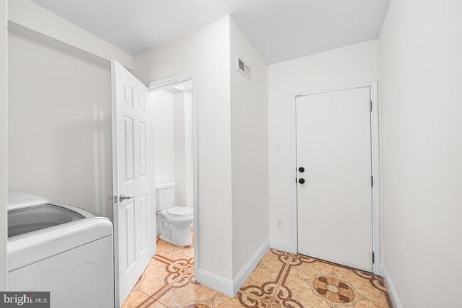 Building Photo - 426 N Holly St