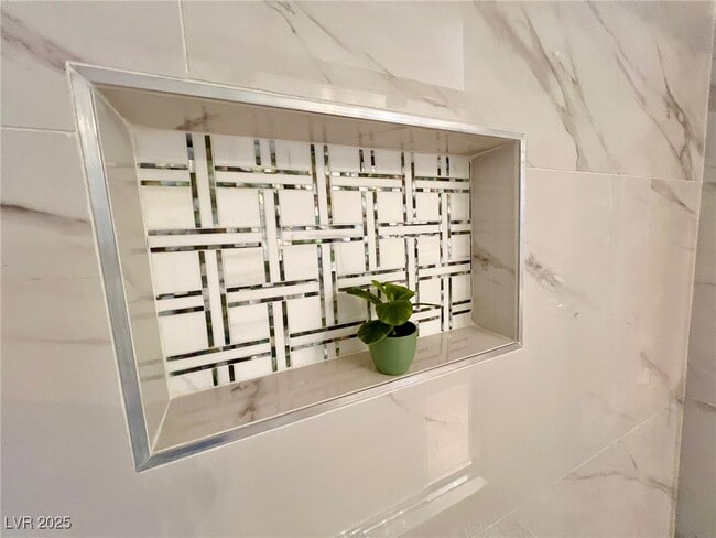 Building Photo - 428 S Beaumont St