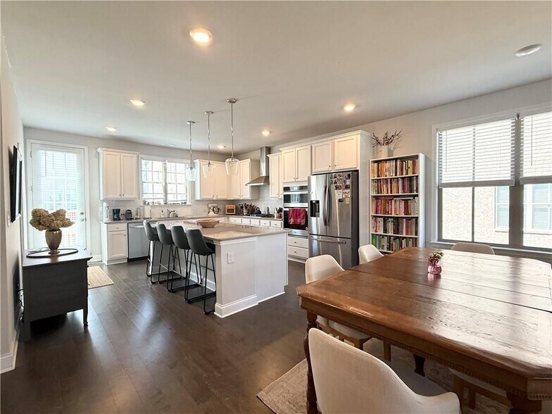 Building Photo - 2520 Great Silver Fir Aly