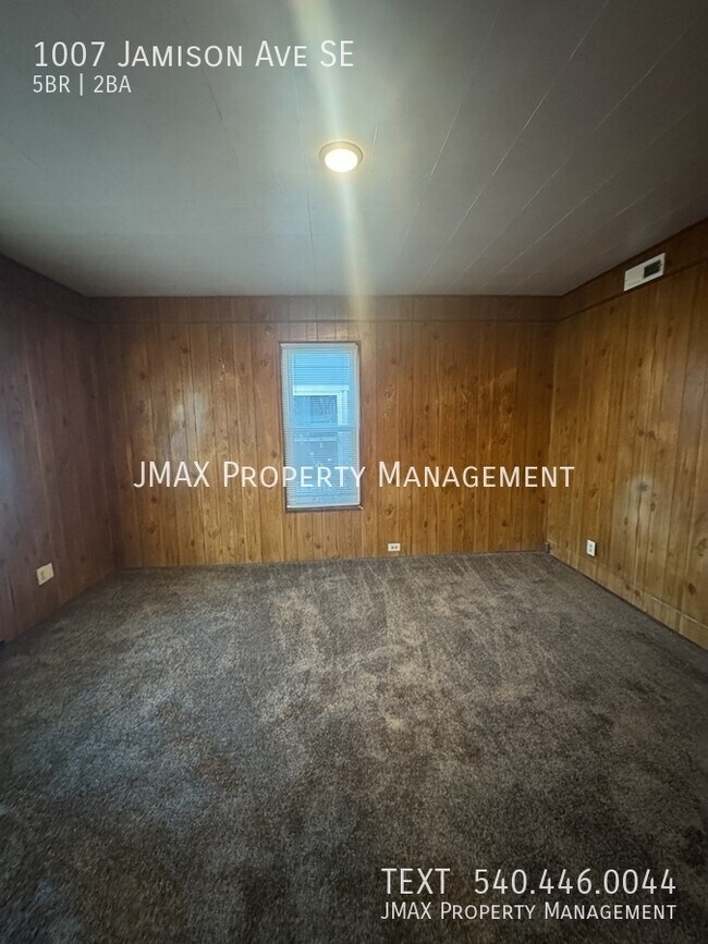 Building Photo - 1007 Jamison Ave SE