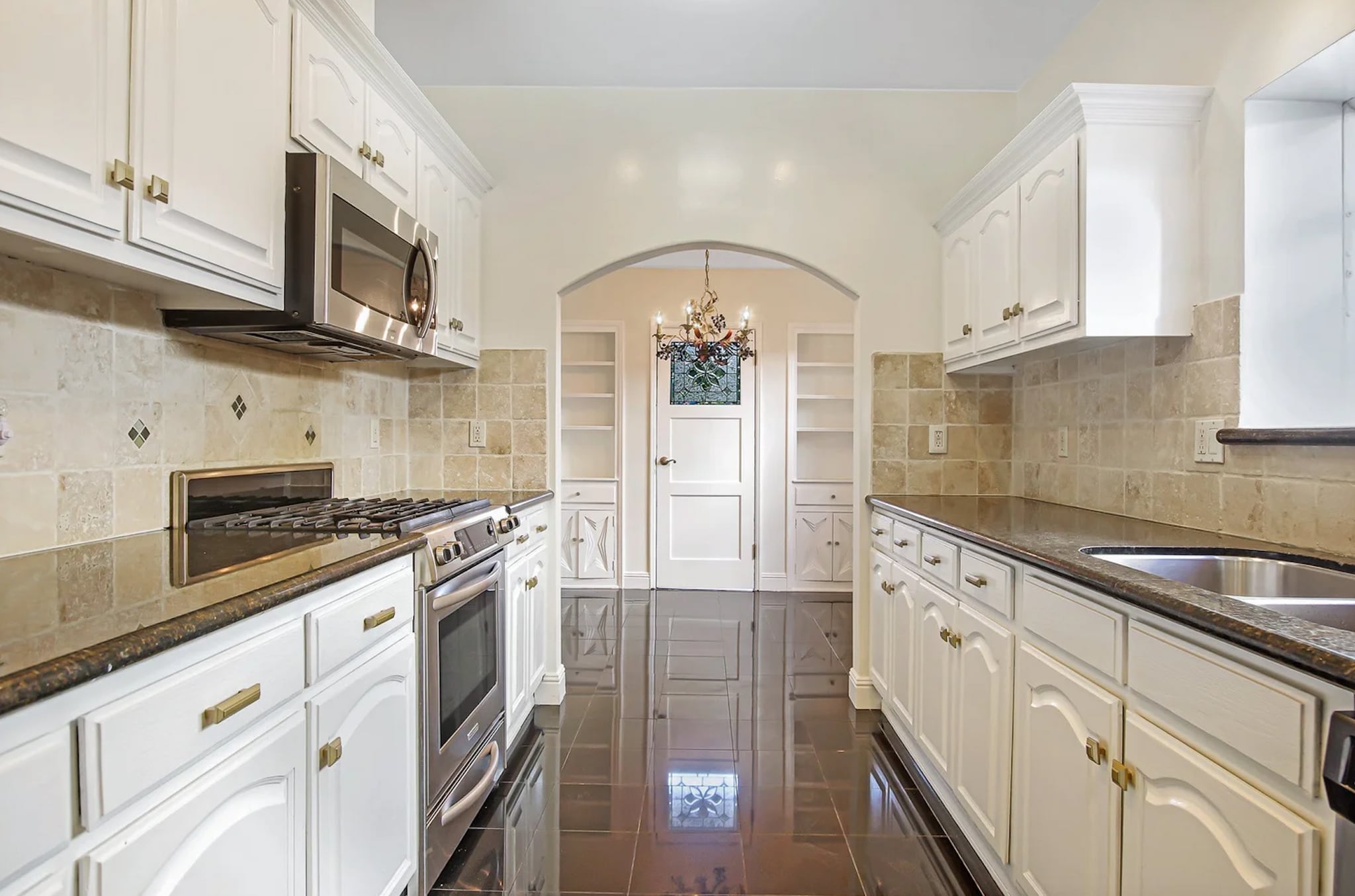 Renovated kitchen - 1074 S Genesee Ave