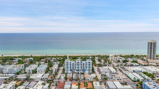Building Photo - 7600 Collins Ave
