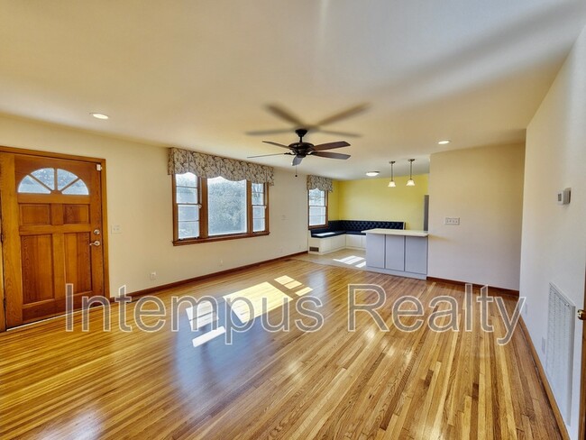 Building Photo - 212 Margo Ln