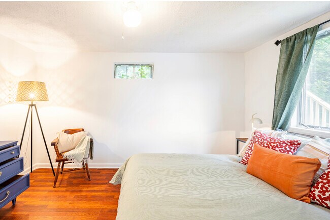 Private Serene bedroom suite - 11 Oakview Ln