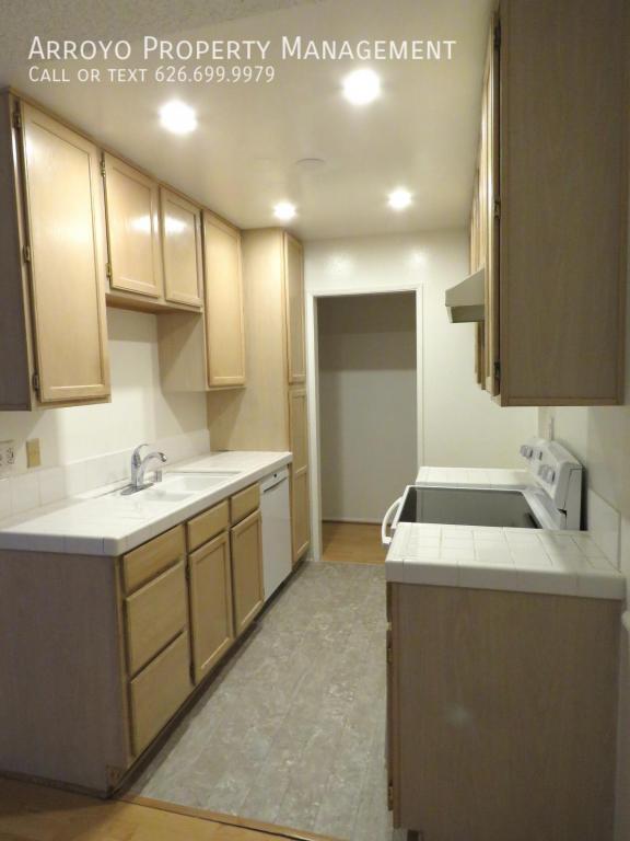 Building Photo - 339 S Catalina