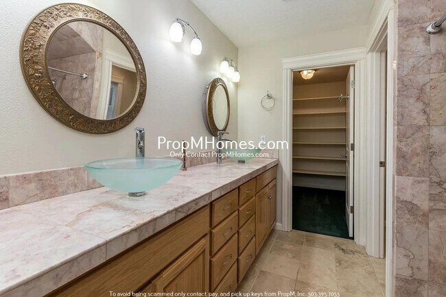 Building Photo - Gorgeous Three Bedroom Home in Centennial!
