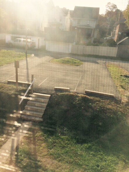 Building Photo - 303 Culbertson Ave