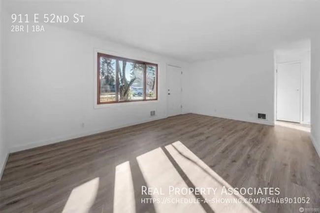 Building Photo - 911 E 52nd St