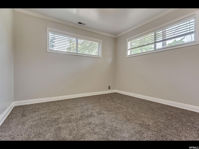 Building Photo - 923 E 500 S