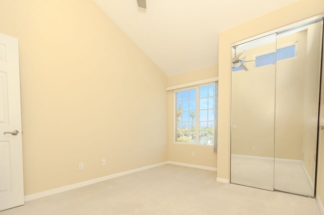 Building Photo - 5252 Balboa Arms Dr