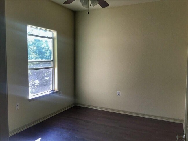 Building Photo - 6015 Ponca St