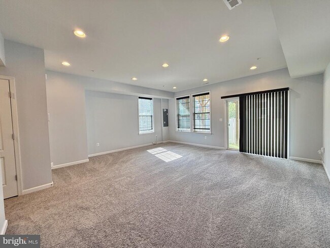 Building Photo - 4721 Six Forks Dr