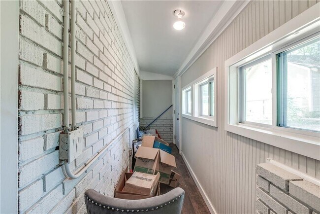 Building Photo - 1158 Donnelly Ave SW