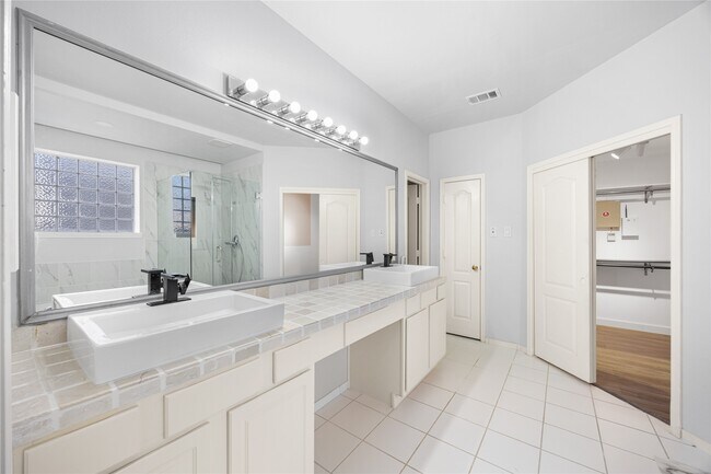 Building Photo - 12347 Shadowvista Dr