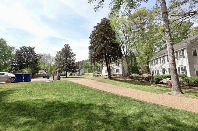 Building Photo - 10502 Crowncrest Ct