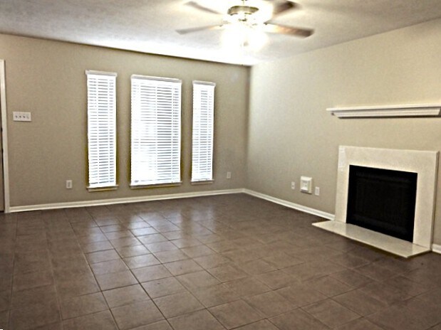 Building Photo - 7010 Durango Dr