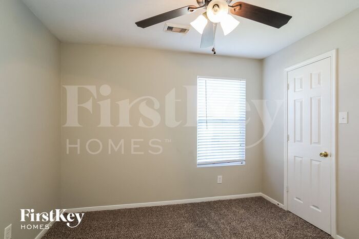 Building Photo - 9805 Hyacinth Way