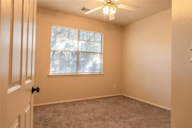 Building Photo - Stunning 4-Bedroom Single Family Home Just...
