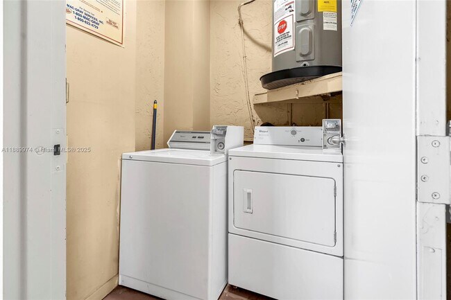 Building Photo - 3945 SW 89th Ave