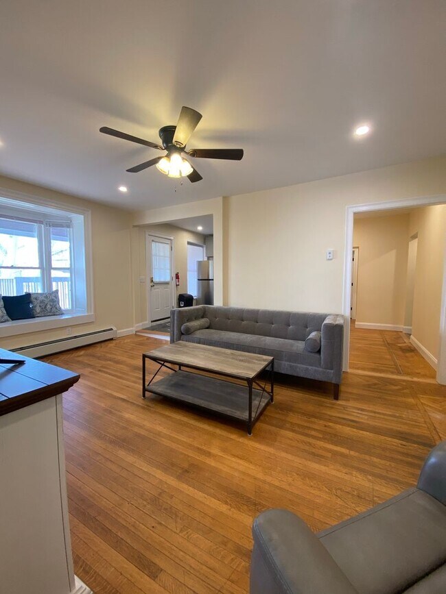 Building Photo - 416 Pearl St