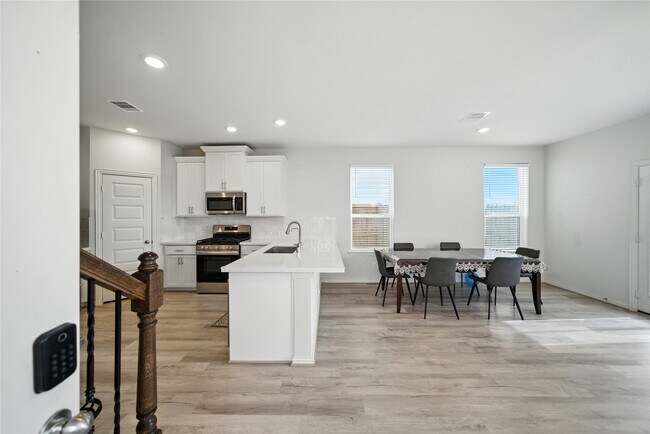 Building Photo - 1538 Revolution Way