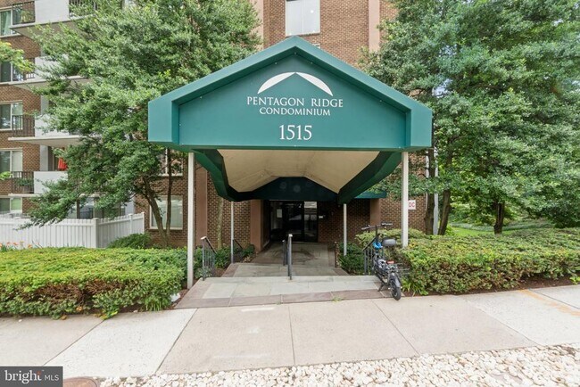 Building Photo - 1515 S Arlington Ridge Rd