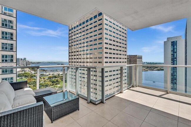 Building Photo - 300 S Biscayne Blvd