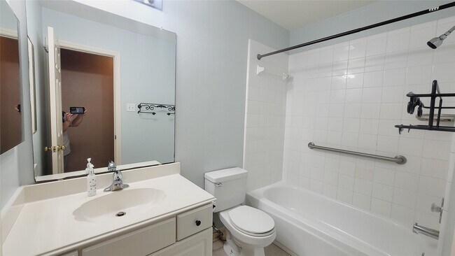 Building Photo - 16215 Brinton Ct