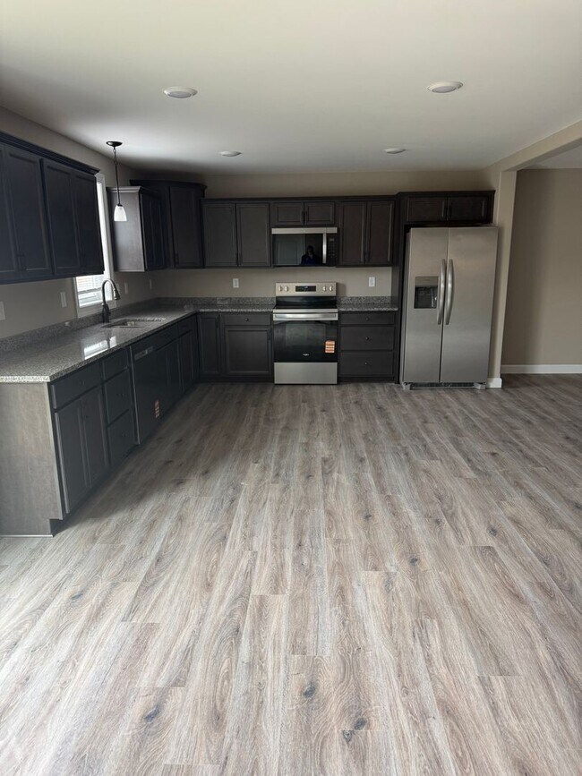 Building Photo - 243 Woodridge Dr