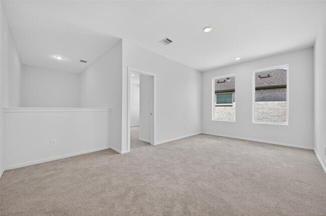 Building Photo - 32006 Medallion Oaks Trl
