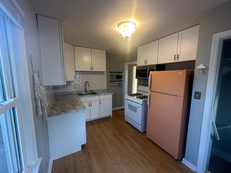 Building Photo - 1336 W Summit Ave