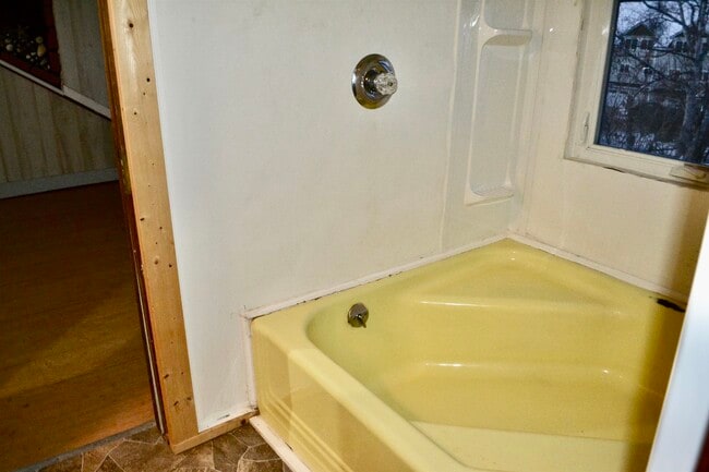 Building Photo - 224 E Main St